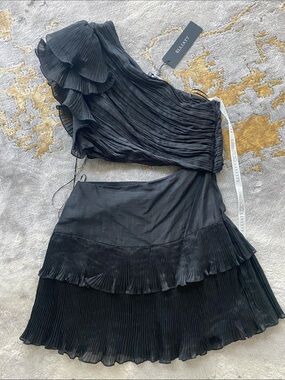 Elegant Elliatt Black One-Shoulder Ruffle Tiered Pleated Dress. Size:L Brand new